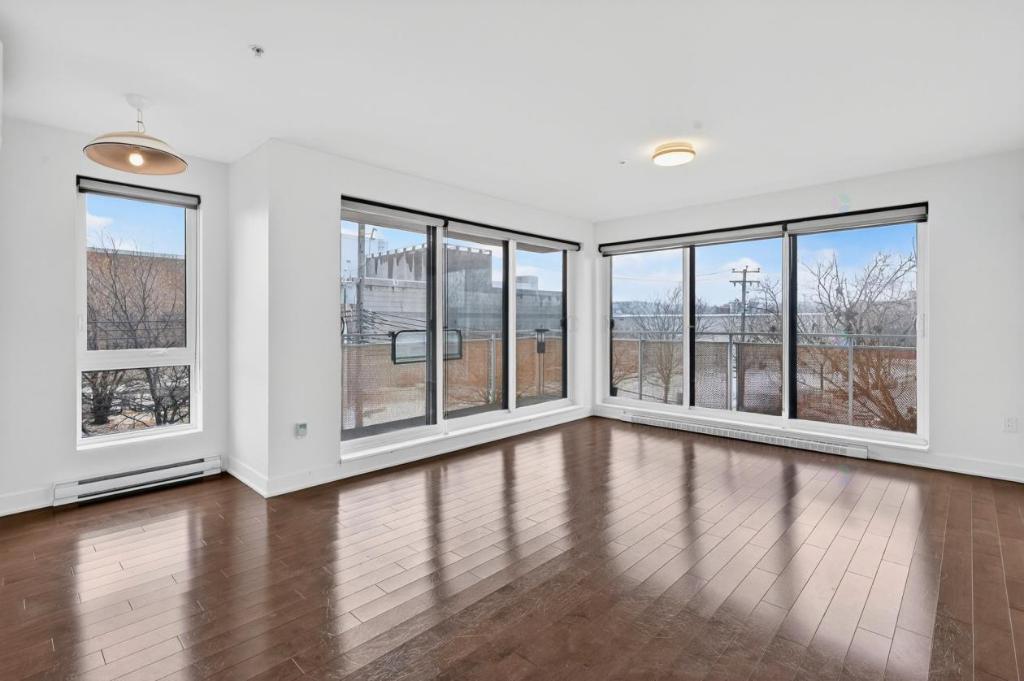 Projet Iberville 99 - Grand 4 1/2 semi-meublé - Libre ! Montréal La Petite-Patrie - appartement / logement | 3190896