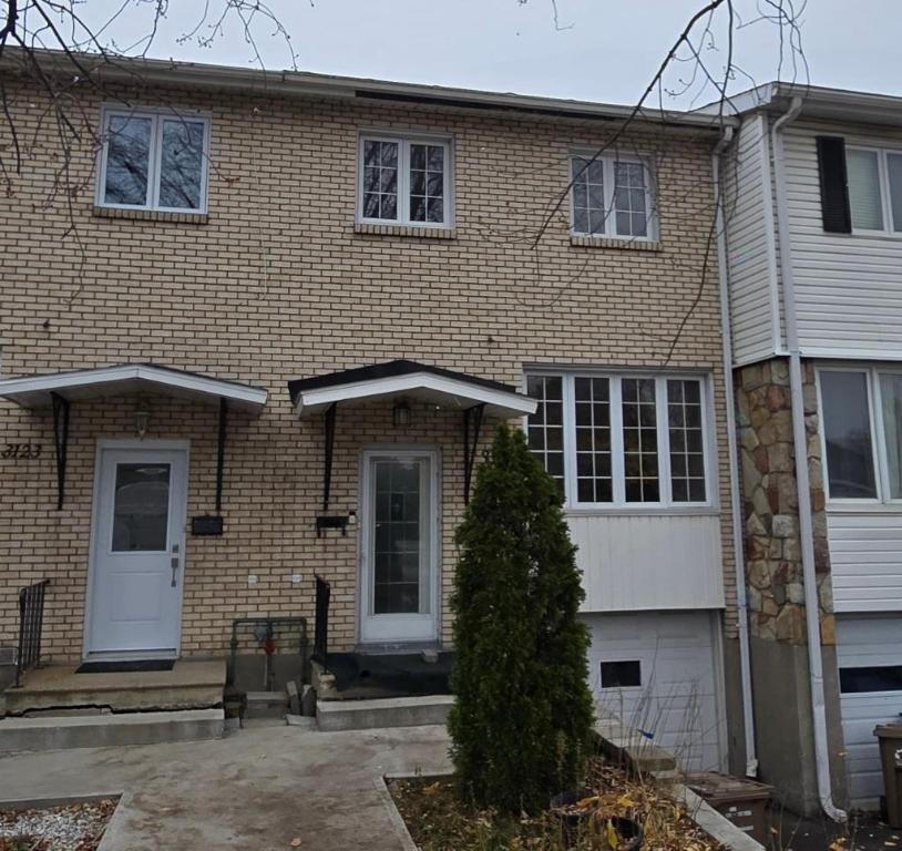 LIBRE Maison à louer très bien située à Brossard | 3190898