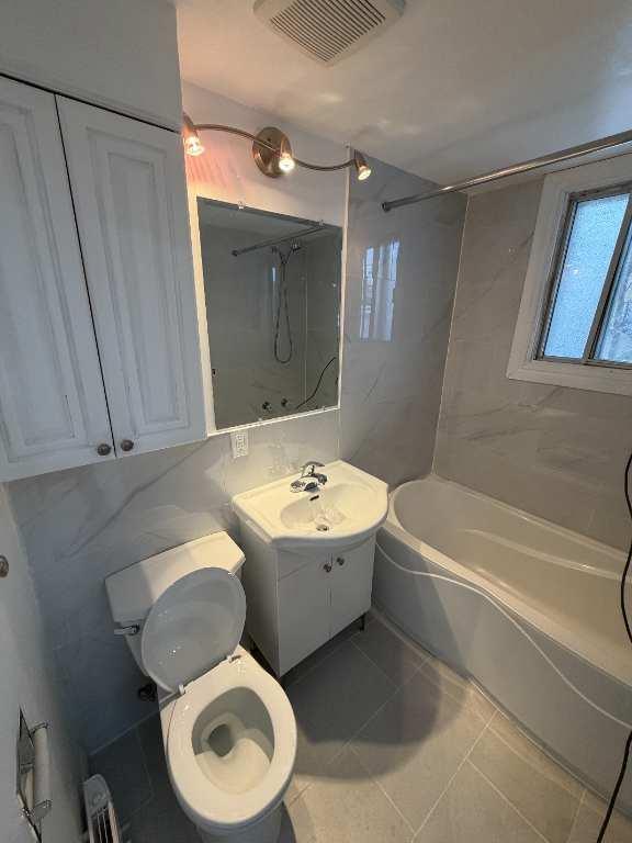 Beau 4½ à louer A 2 minutes à pied du métro + terminus Cartier | 3191317