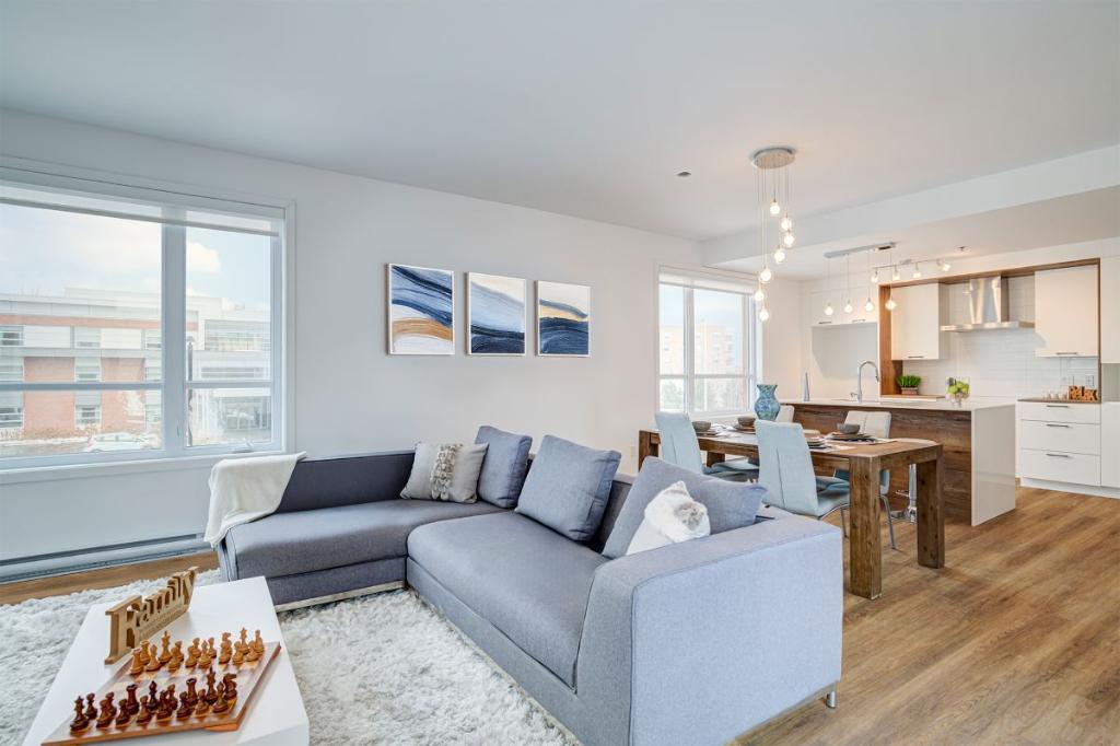 Superbe 5 ½ haut de gamme — Vue sur le golf de Saint-Lambert 1 383 pi² | 3 chambres | 2 SDB | 3 525 $ / mois | Dispo 1er février 2026 | 3191652