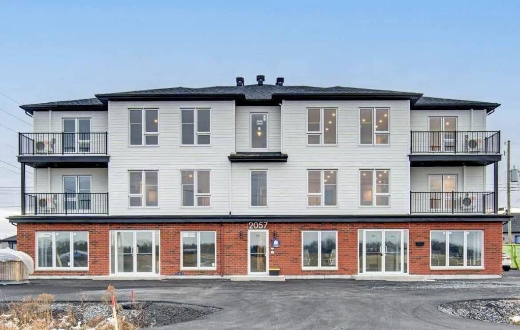 ** PROMO mois gratuit !! 4 1/2 neufs ! Huntingdon. WIFI inclus LIBRE IMMÉDIATEMENT! | 3191681