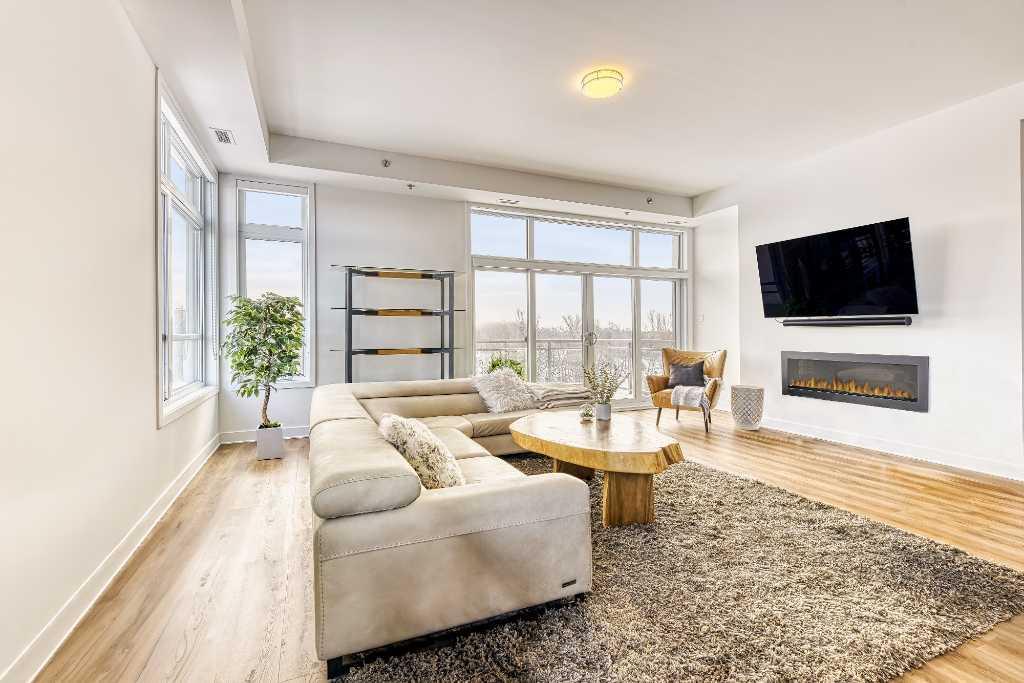 Penthouse 5 ½ adossé au golf de Saint-Lambert! 2 159 pi² | 3191759