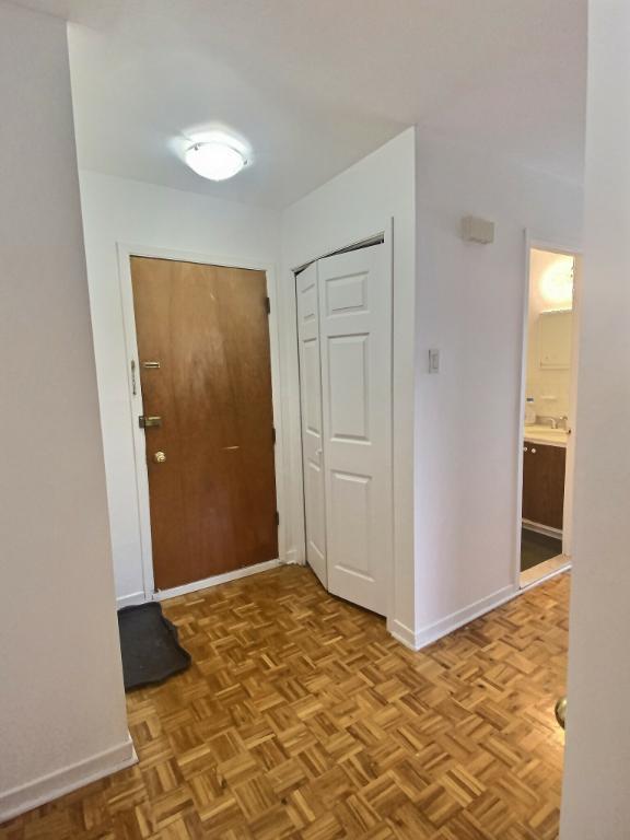 Saint Léonard- 4 1/2 2e étage semi meublé: cuisinière,frigo, table avec 6 chaises,matelas queen,rideau | 3192156