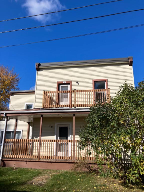 5 1/2 ( 2ieme étage), st-constant , grand terrain | 3192160