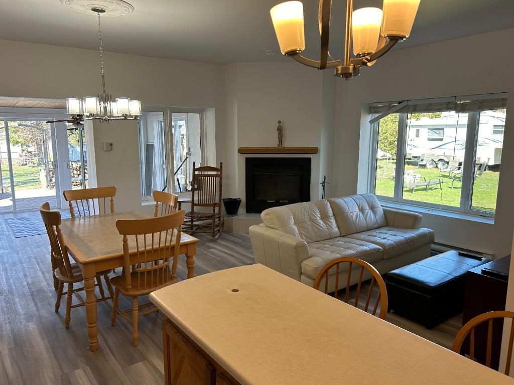 VALCOURT GRAND 4 1/2 A LOUER AVEC GARAGE | 3192527