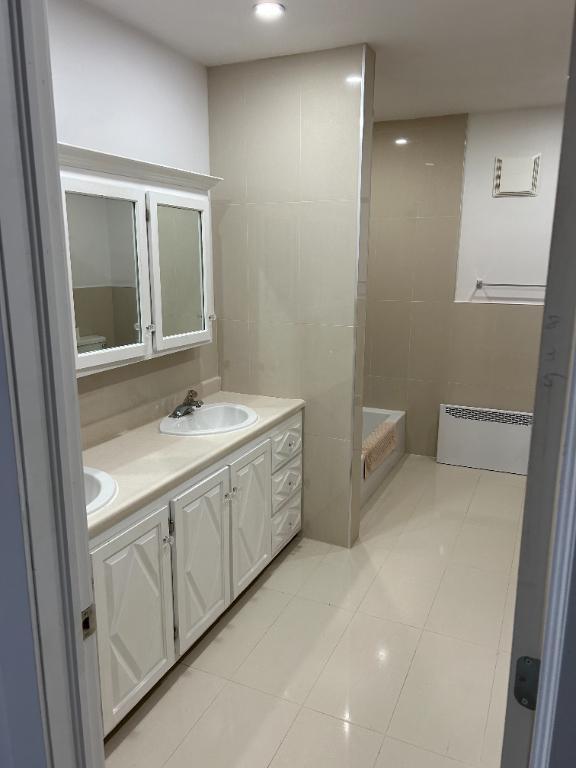 VALCOURT GRAND 4 1/2 A LOUER AVEC GARAGE | 3192527