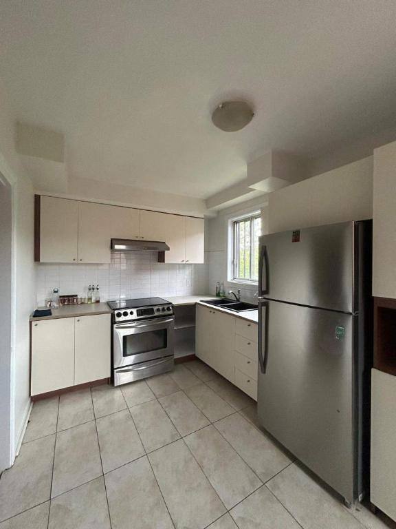 4 ½ RÉNOVÉ – CENTRALE, LUMINEUX, ÉLECTROS INCLUS | 3192629