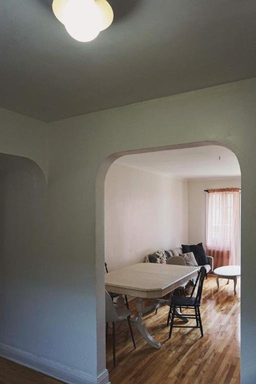 Superbe 4 ½ rénové avec grandes fenêtres | 3192630