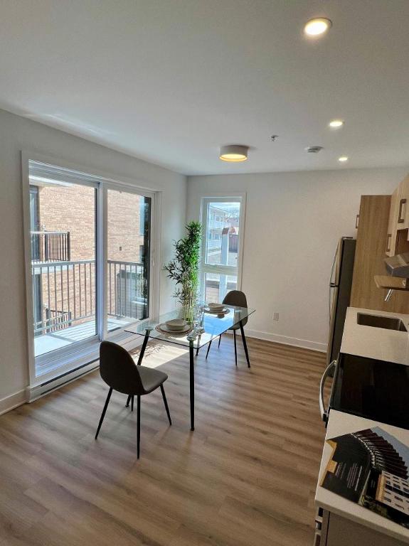 Neuf 5 1/2, électros et internet inclus! 6180 Vanier | 3192635