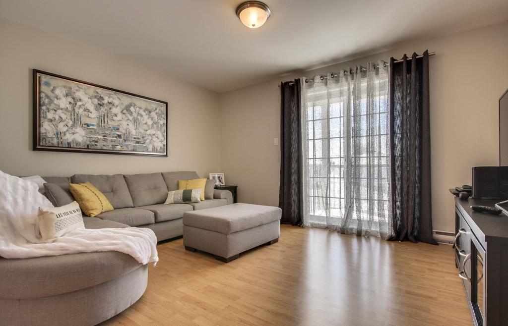 Grand condo 4 1/2 - Libre - Internet - Climatisation | 3192899