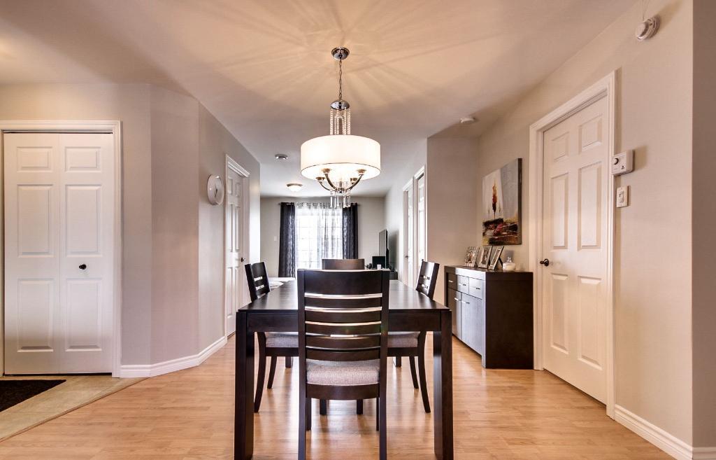 Grand condo 4 1/2 - Libre - Internet - Climatisation | 3192899