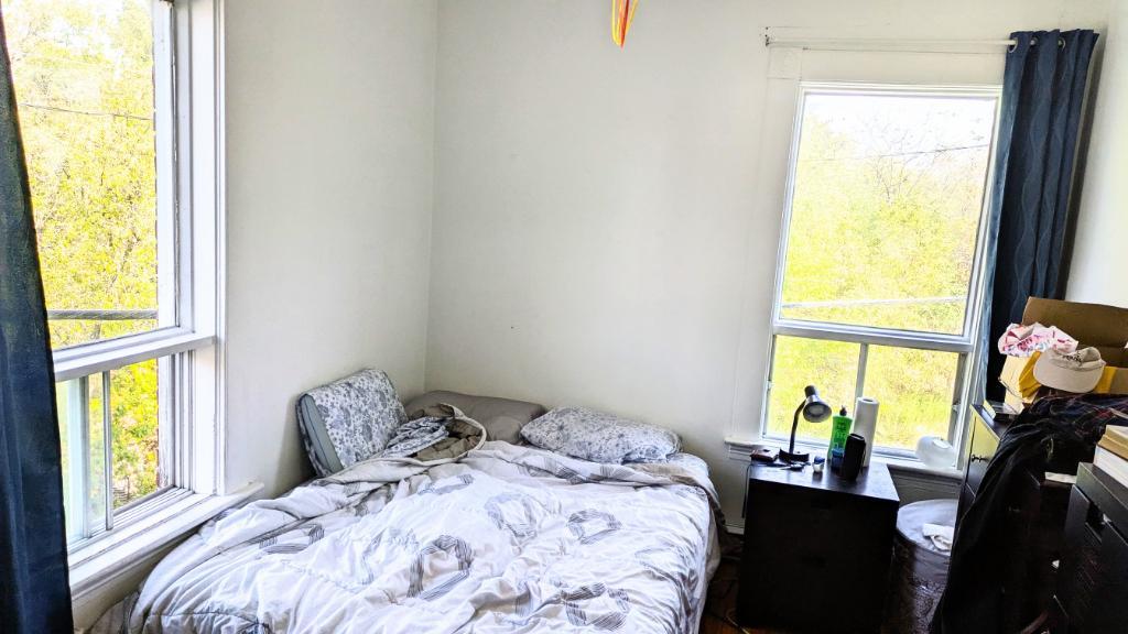 Grand 4 ½ à Sherbrooke 1050$/mois Disponible dès maintenant | 3193169