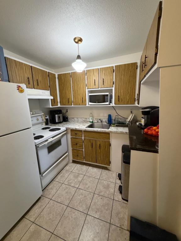 Grand 3½ à 845$, eau chaude et chauffage inclus, Sherbrooke Est | 3193419