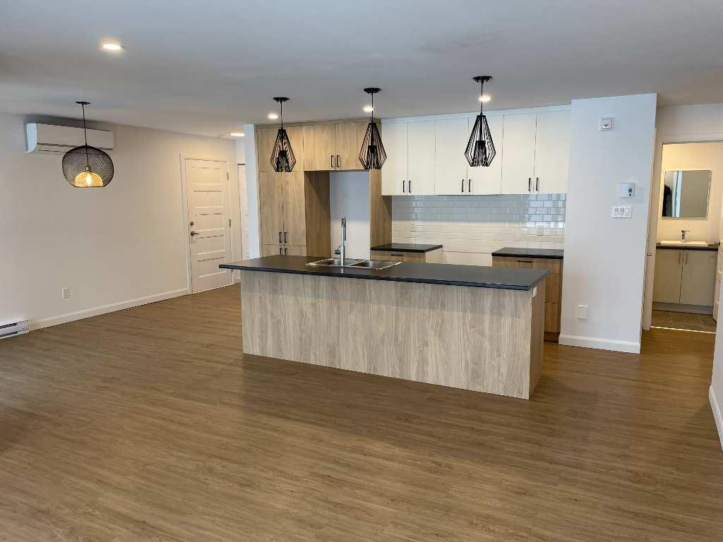 MAGNIFIQUE 5 1/2 à Venise en Québec | 3193433