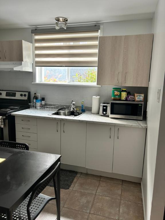 beau logement 3 1/2 dans demi sous-sol d'une résidence privée | 3198364