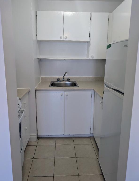 Studio clientèle 50 ans et plus, NON FUMEUR, 3 ième étage, inclus Hydro | 3195229