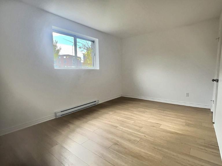 2 CH - 1 SDB - Longueuil - $1,325 /mo | 3195236