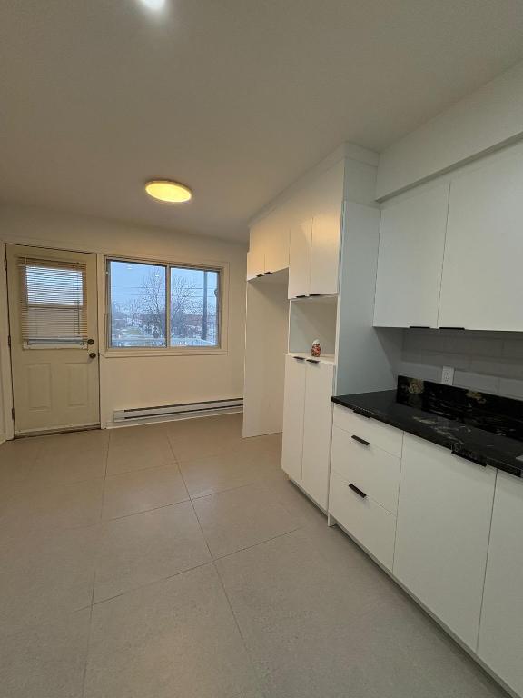 À louer appartement 4-1/2 non chauffé 3e étages | 3197479