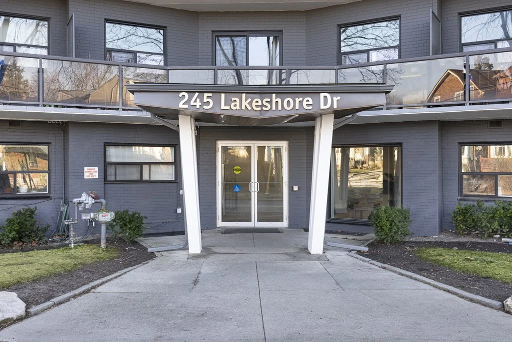 Lakeshore Apartments | 3197870