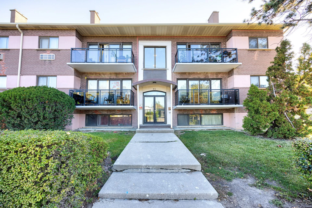 Whitehall Apartments | 3197878