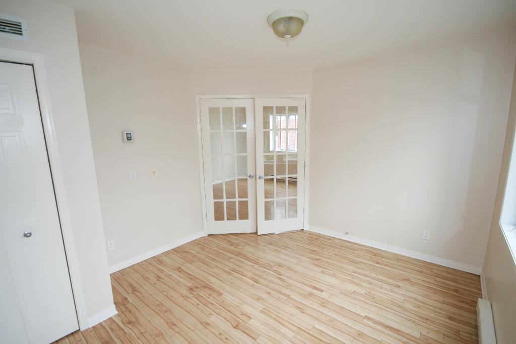 Condo, 5 1/2 Saint-Hubert, libre 1er mars 2026, Électricité inclu, Air climatisé | 3200193