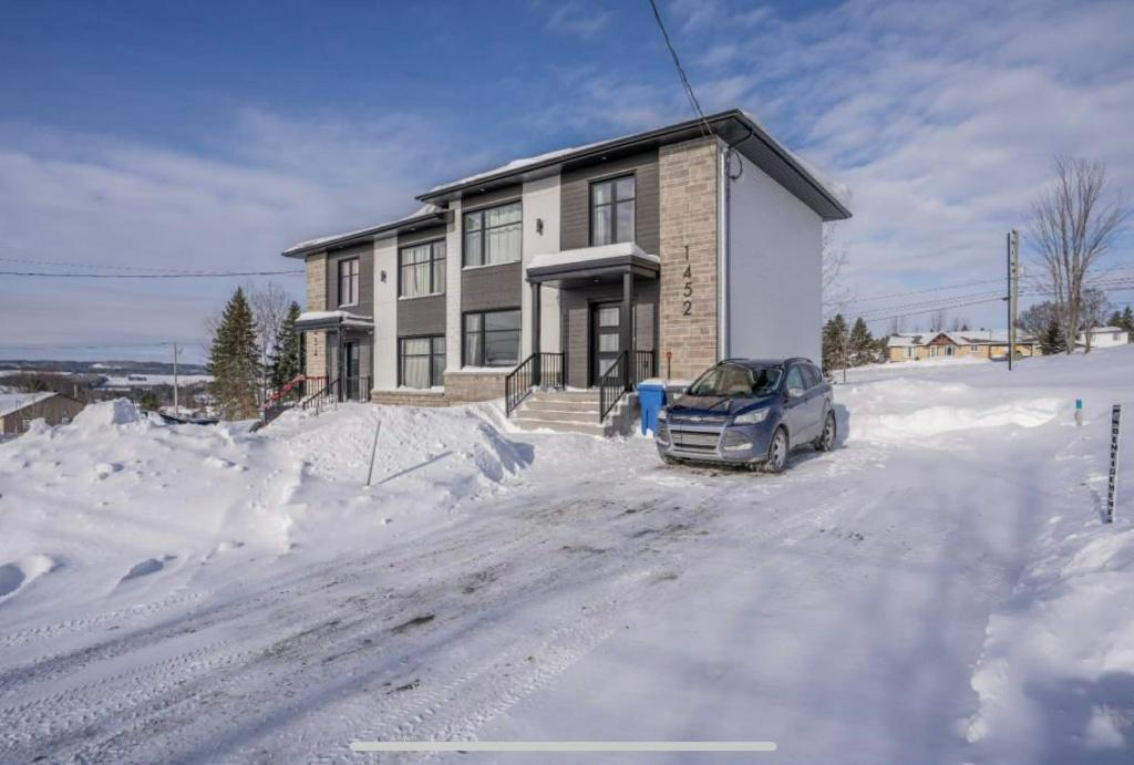 Jumelé neuf (2023) – 3 chambres – Thermopompe – Quartier calme – Disponible 1er janvier 2026 | 3198073