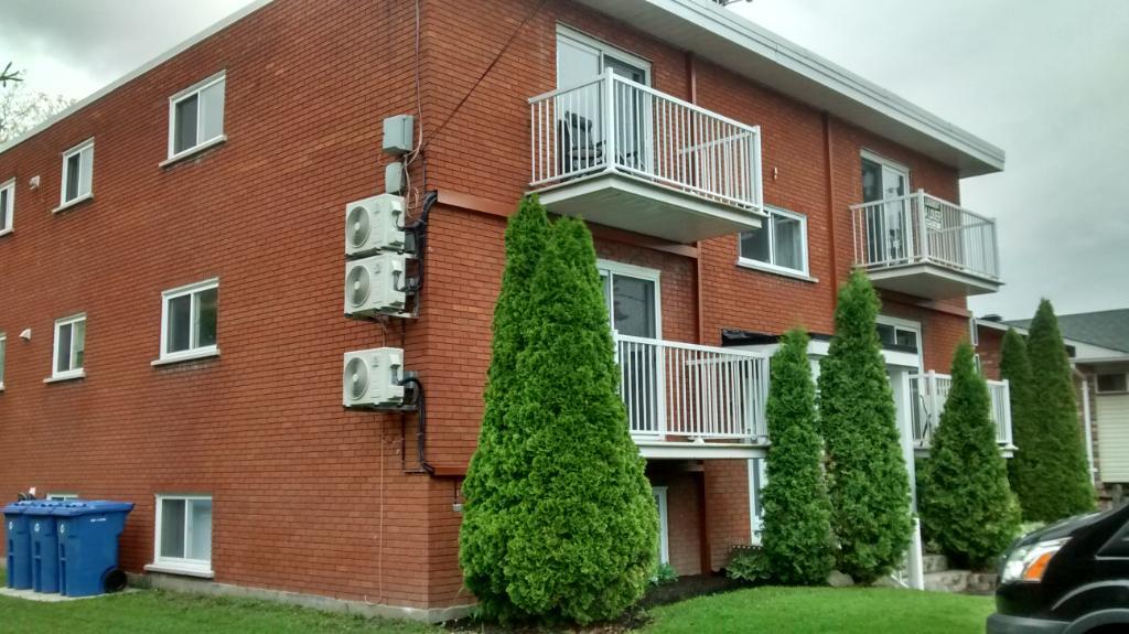 Beloeil grand 4 1/2 avec (2) stationnements déneigés ,entrée laveuse/sécheuse thermopompe, disponible pour le 1 Février 2026. | 3198731