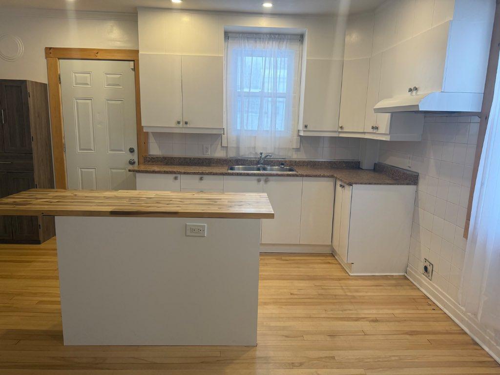 4 ½ lumineux avec grand espace atelier / rangement – Saint-Jérôme | 3199548