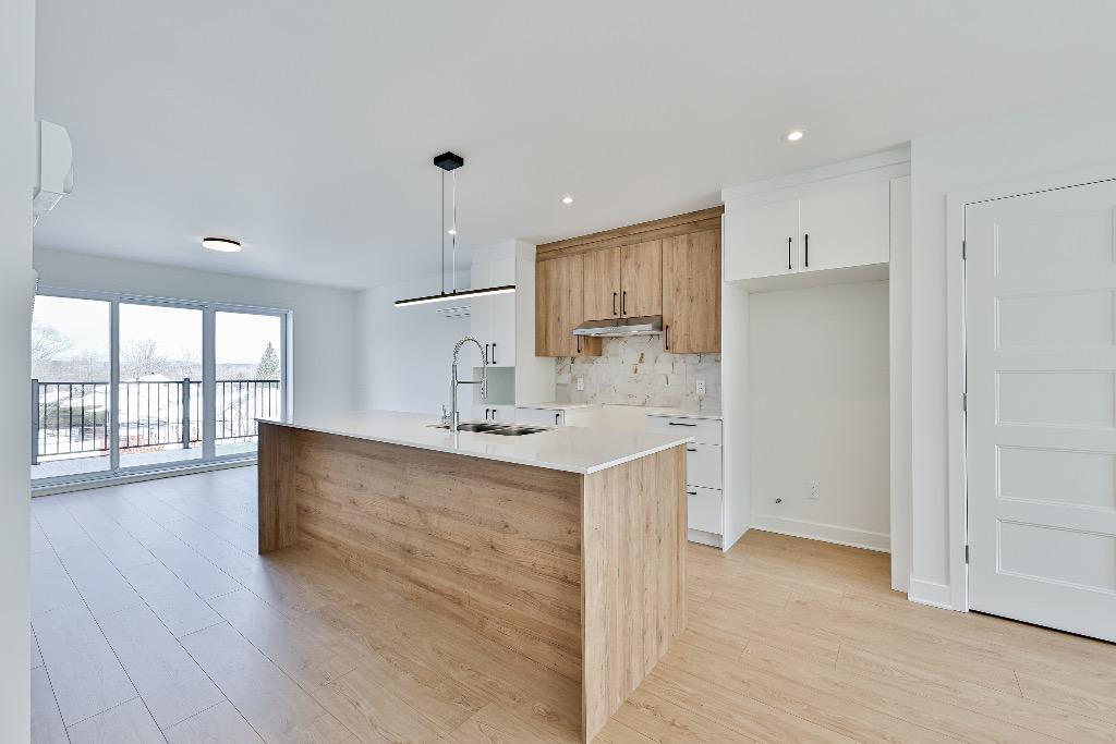 Condo 5 1/2 + garage. **Janvier Gratuit** | 3199565