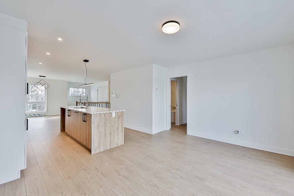 Condo 5 1/2 + garage. **Janvier Gratuit** | 3199565