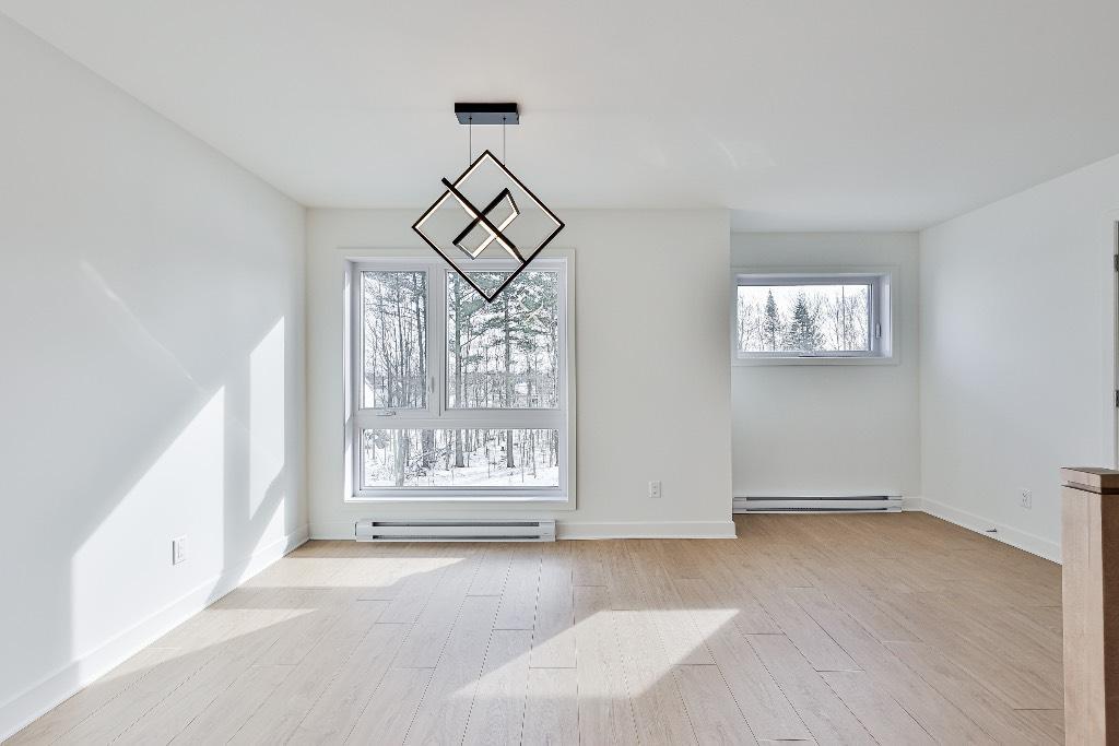 Condo 5 1/2 + garage. **Janvier Gratuit** | 3199565