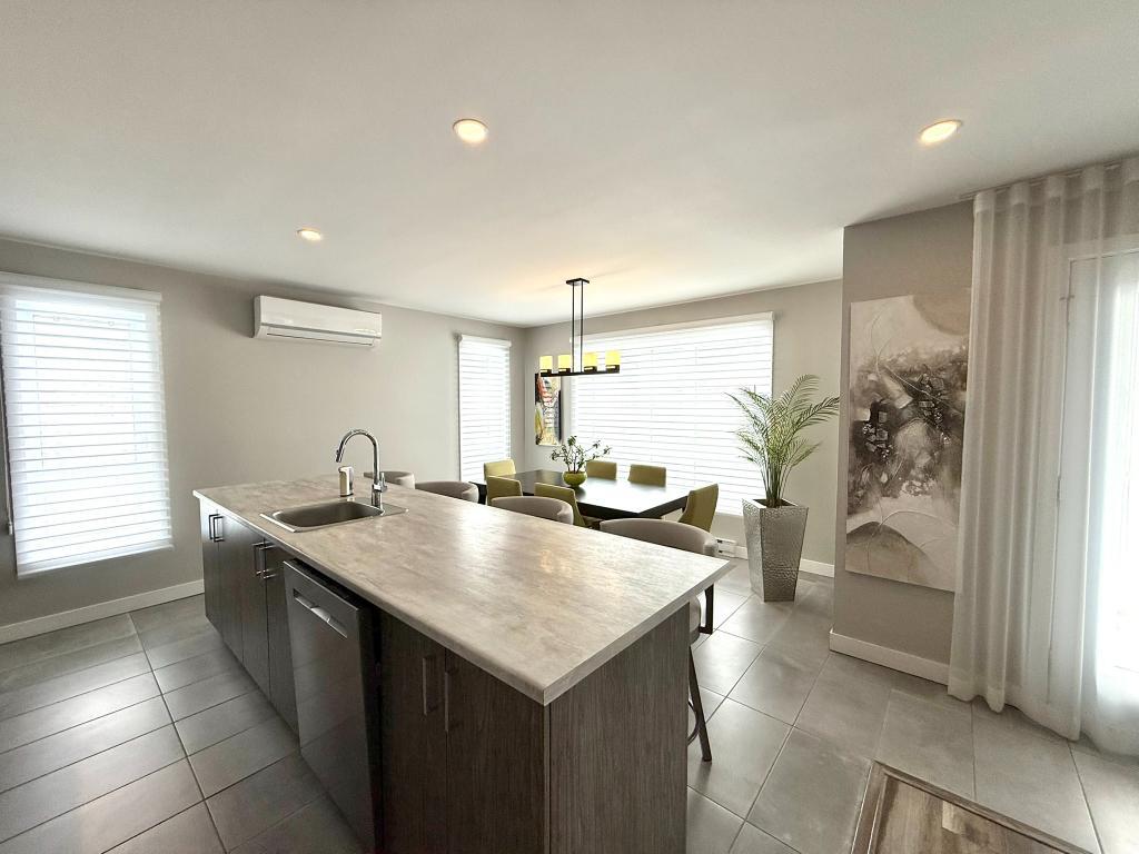 Grand 4 et demi avec garage - Notre-Dame-des-Prairies | 3200425