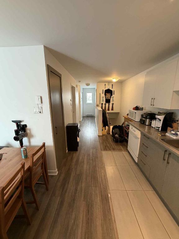 Logement 4 1/2 | 3198153