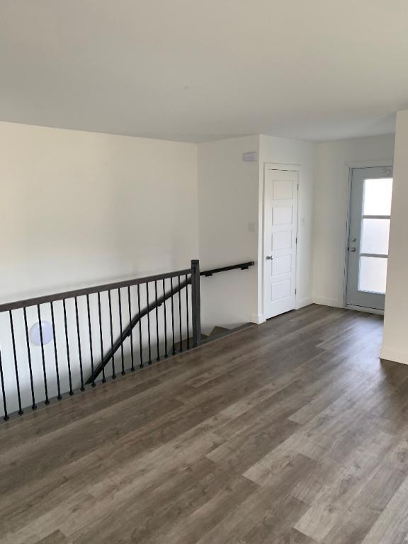 Superbe logement 7 1/2 à St-Nicolas, 1er étage, climatisé, 2 STATIONNEMENTS EXTÉRIEURS INCLUS, LIBRE LE 1ier février 2026. | 3198156