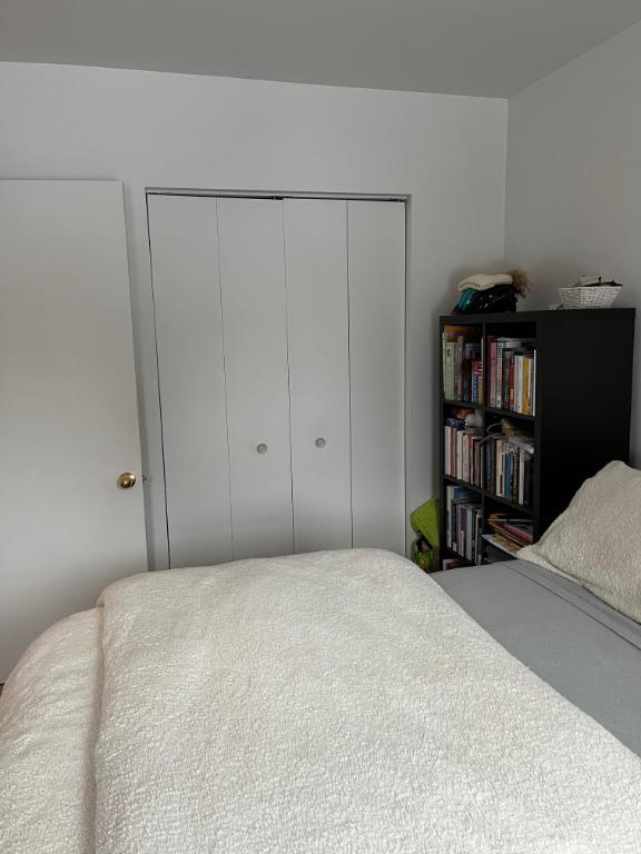 3 1/2 très ensoleillé Vieux Longueuil 1260$/mois à partir du 1 mars | 3198530