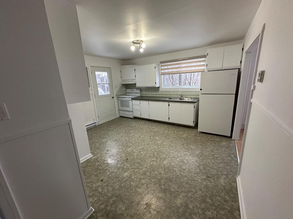 4 1/2 Rivière-Rouge, frigidaire et cuisinière inclus | 3198259