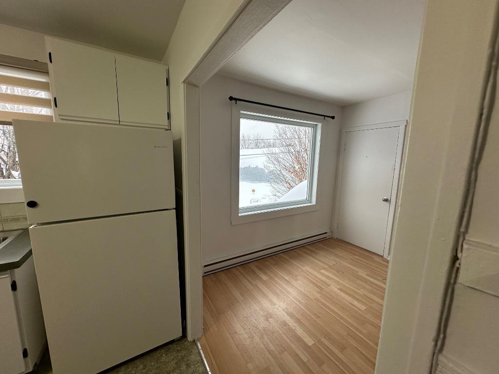 4 1/2 Rivière-Rouge, frigidaire et cuisinière inclus | 3198259