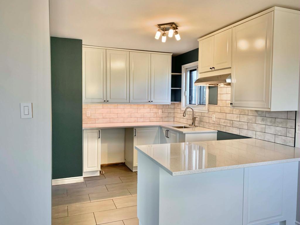 Spacieux et lumineux 4 1/2 ( Cession de Bail) | 3198290