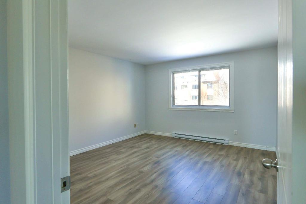 Spacieux et lumineux 4 1/2 ( Cession de Bail) | 3198290