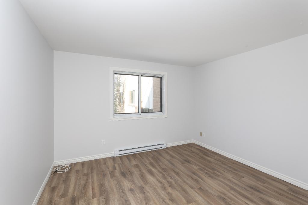 Spacieux et lumineux 4 1/2 ( Cession de Bail) | 3198290