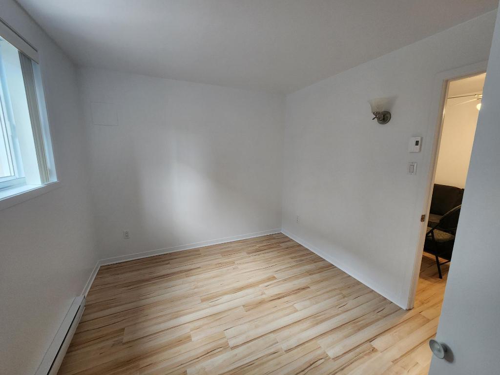 3 1/2 SEMI-MEUBLÉ | 3199422