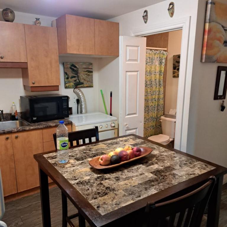 2 1/2 chauffé , éclairé, semi meublé | 3199818