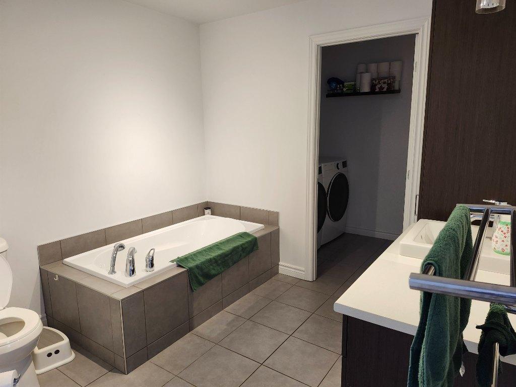 Grand 4 1/2 à louer très lumineux à St-Apollinaire. Libre le 1er mars 2026. Cessation de bail | 3199841