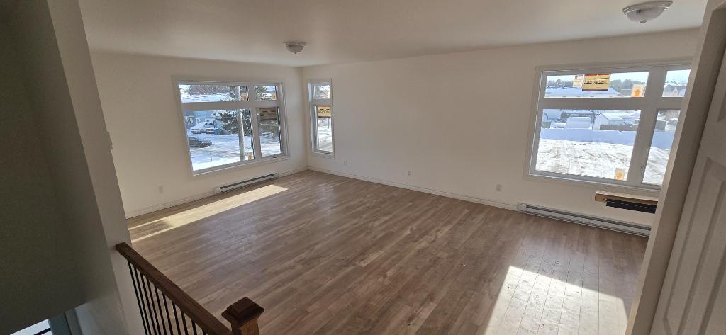 5 1/2 a louer, construction 2025, jamais habité, triplex tranquille proche du centre ville. | 3199898