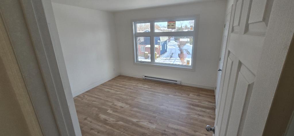 5 1/2 a louer, construction 2025, jamais habité, triplex tranquille proche du centre ville. | 3199898