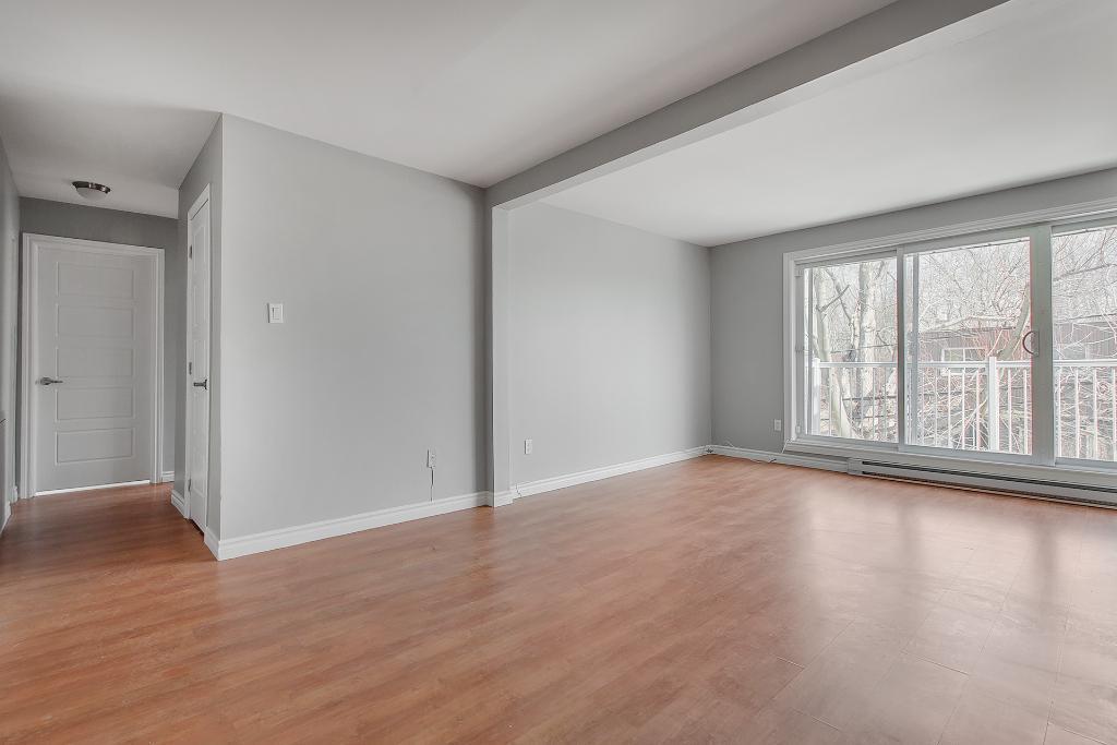 Grand 5 ½ rénové, lumineux, rangement, stationnement inclus | 3199917