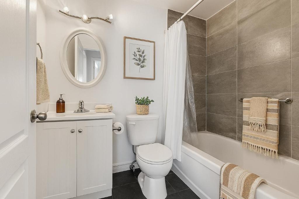 Grand 5 ½ rénové, lumineux, rangement, stationnement inclus | 3199917