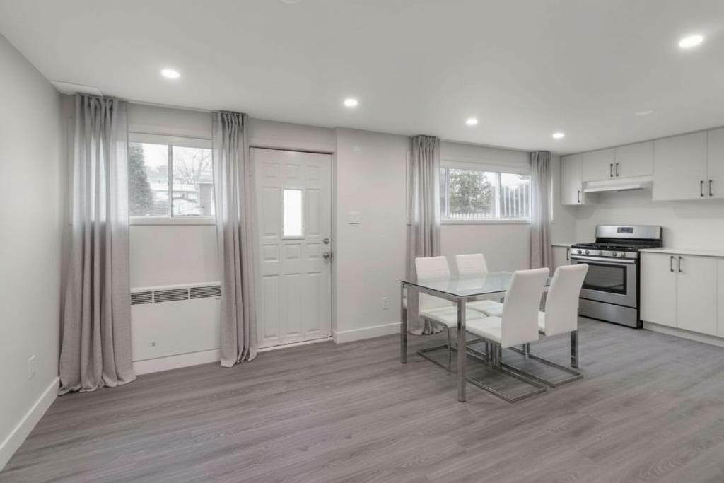 Appartement Renove dans le centre de Chateauguay | 3200249