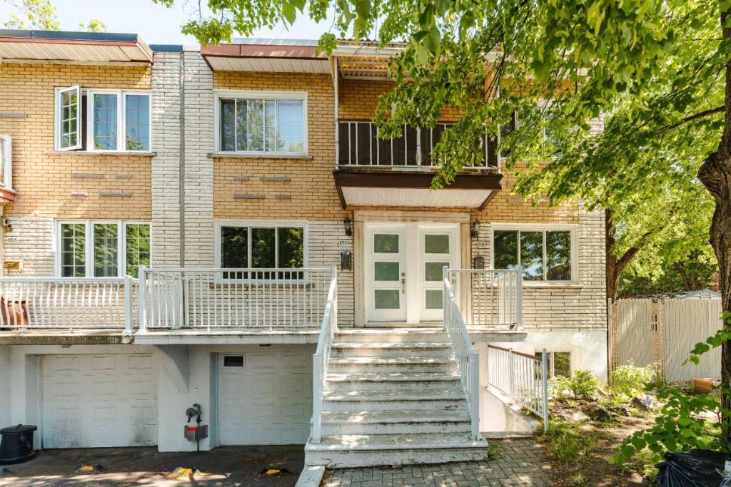 LIBRE 3 1/2 + bureau, chauffé, éclairé, eau chaude, Ahuntsic Montréal Appartement / Condo / logement à louer | 3200253