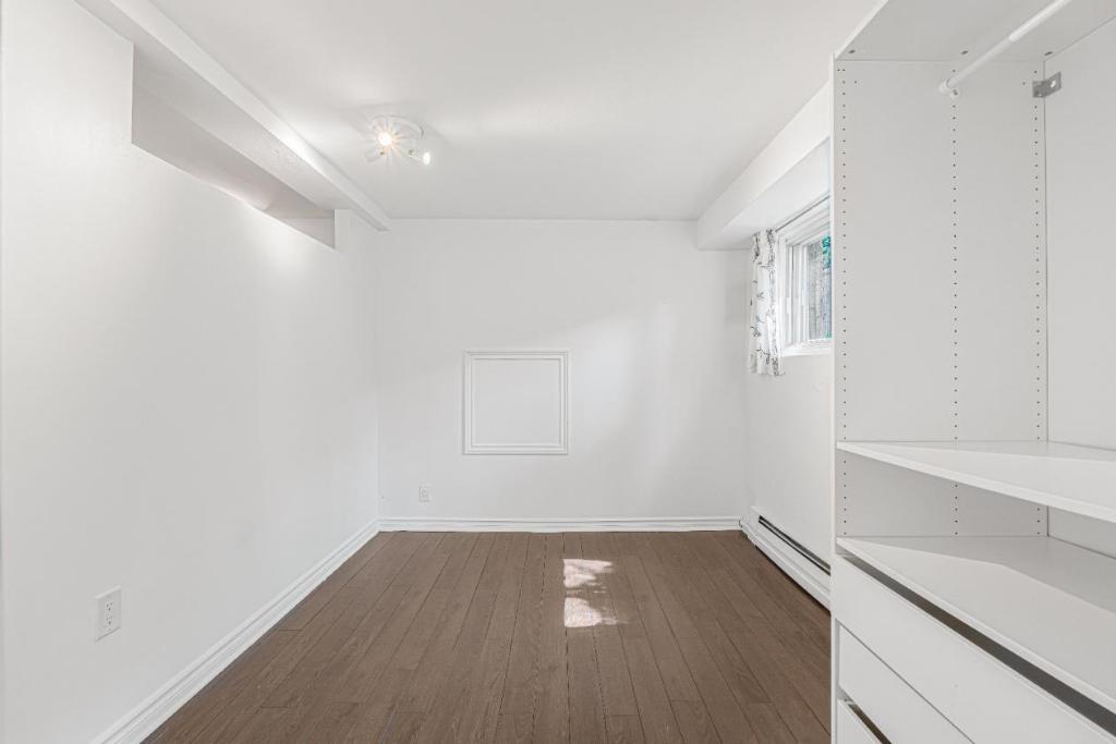 LIBRE 3 1/2 + bureau, chauffé, éclairé, eau chaude, Ahuntsic Montréal Appartement / Condo / logement à louer | 3200253
